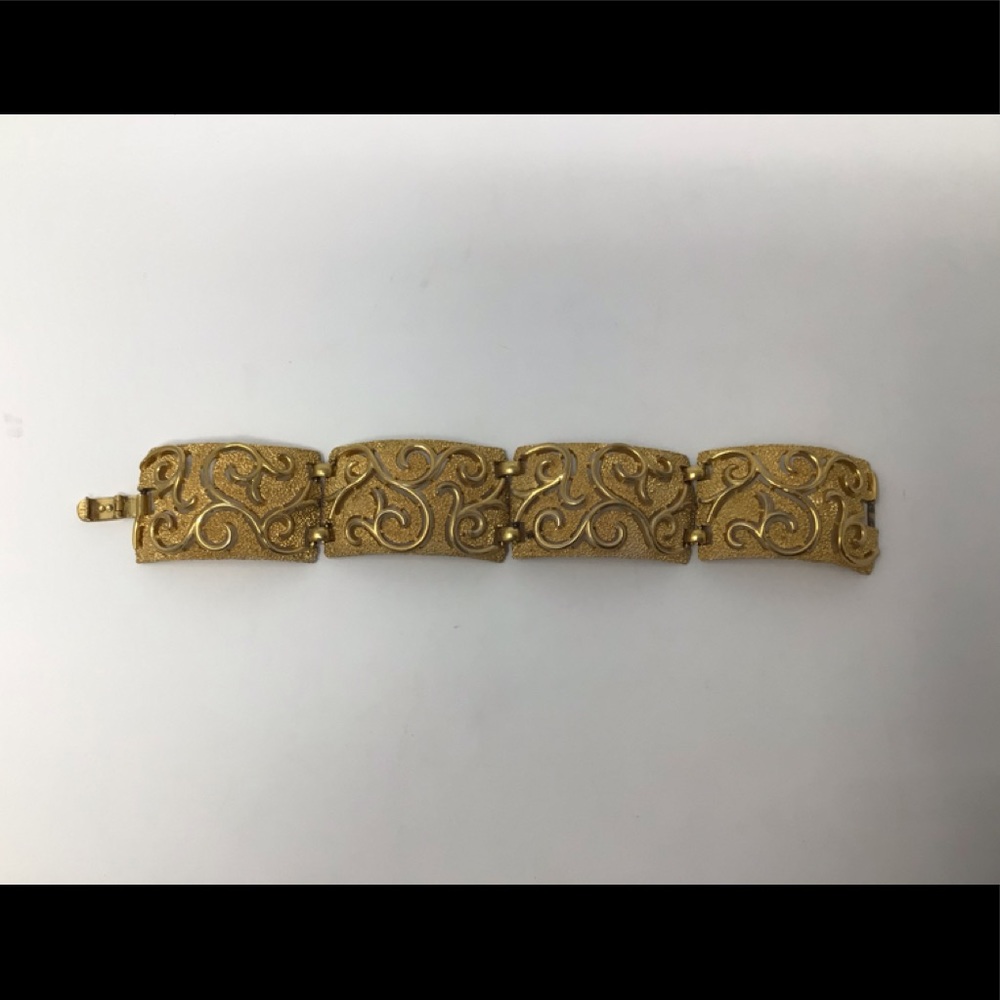 Vintage Crown Trifari gold tone Bracelet